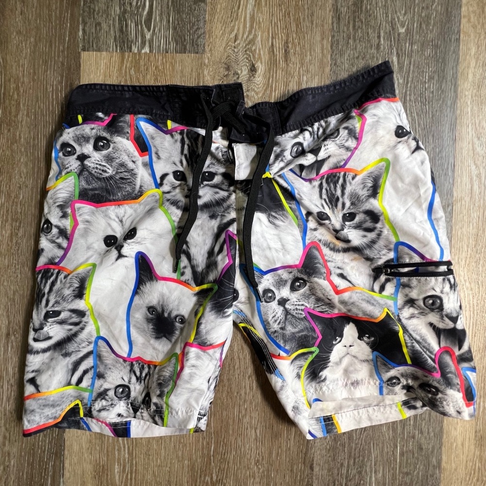 Walnut & 39th Swim Trunks Mens Size M White Rainbow Kitten Cat Print Board Short
